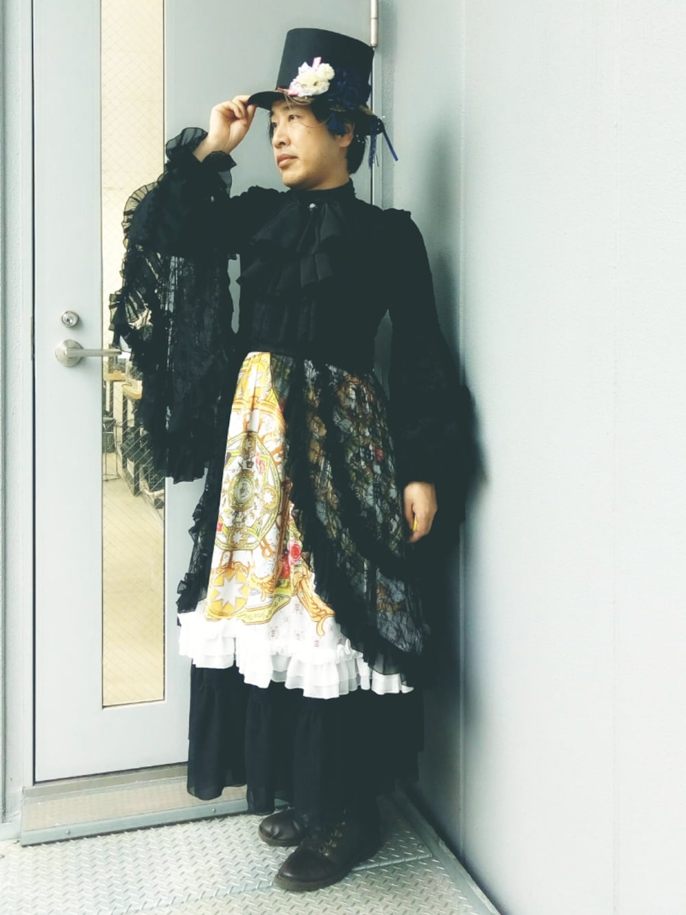 「ゴスロリ、黒コーデ、Triple*fortune、metamorphose temps de fille」｜「Triple*fortuneのアイテム（ドレス、ブラック系）」を使った、hchonanさん（メンズ・170cm）の春コーディネートの1枚目の写真