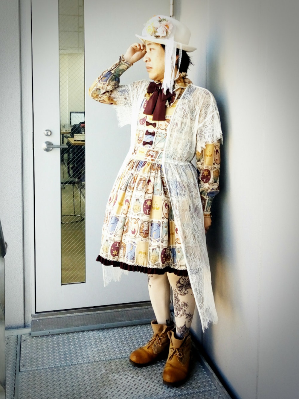 「ゴスロリ、metamorphose temps de fille、タロット柄」｜「Metamorphoseのアイテム（ジャンパースカート、ベージュ系）」を使った、hchonanさん（メンズ・170cm）の夏コーディネートの1枚目の写真