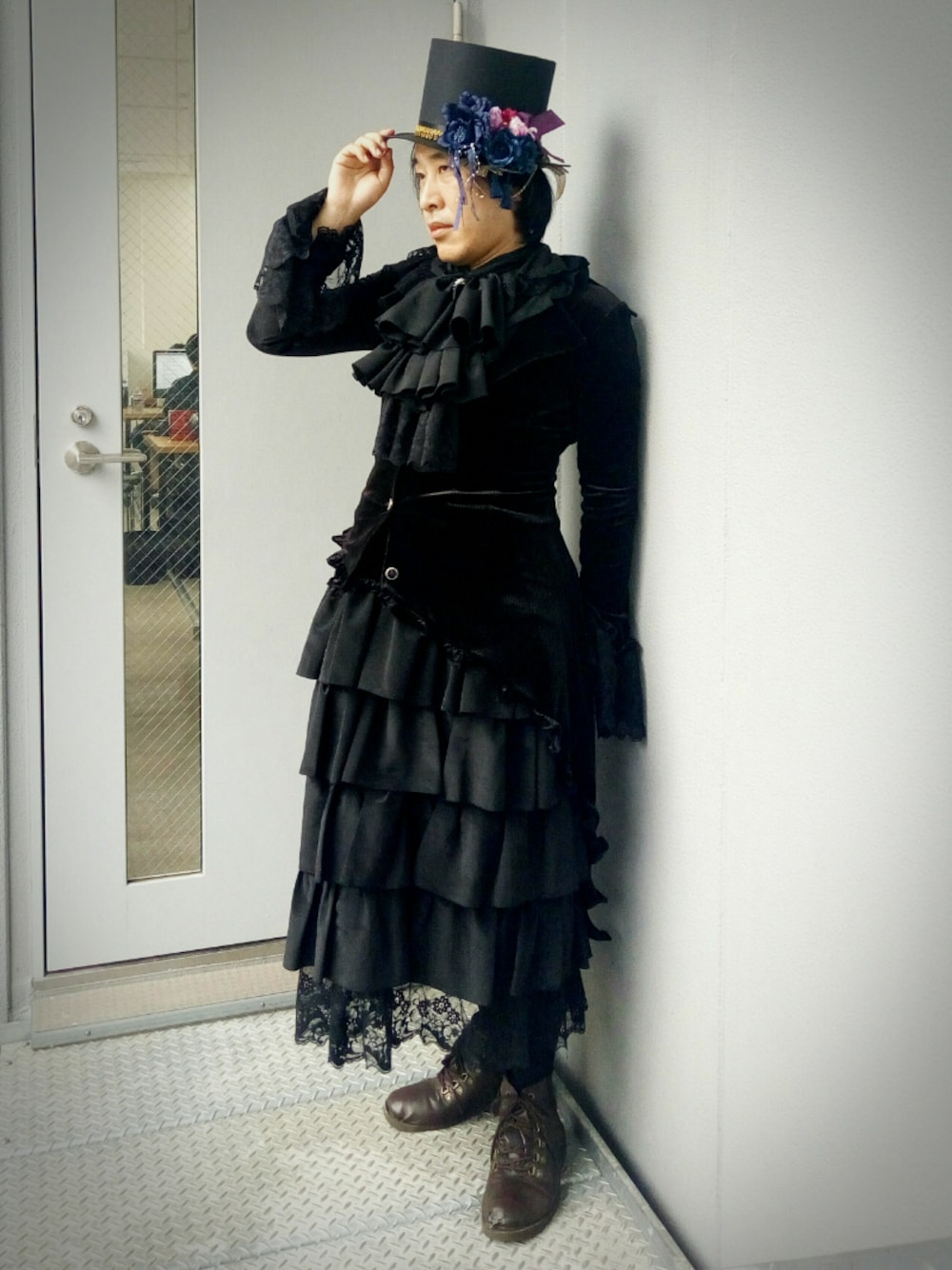 「ゴシック、黒コーデ、ootd、marble、metamorphose temps de fille、melty sweet decadence」｜「Metamorphoseのアイテム（ハット、ブラック系）」を使った、hchonanさん（メンズ・170cm）の秋コーディネートの1枚目の写真