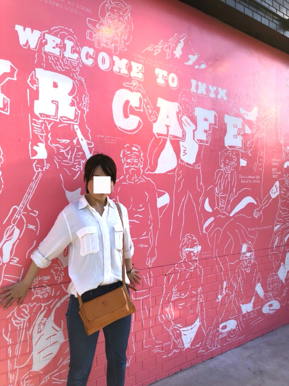 「大人カジュアル、スキニーデニム、白シャツ、イルビゾンテ、UNIQLO」｜「AZULのアイテム（シャツ/ブラウス、ホワイト系）」を使った、ROXさん（レディース・151cm）の春コーディネートの1枚目の写真