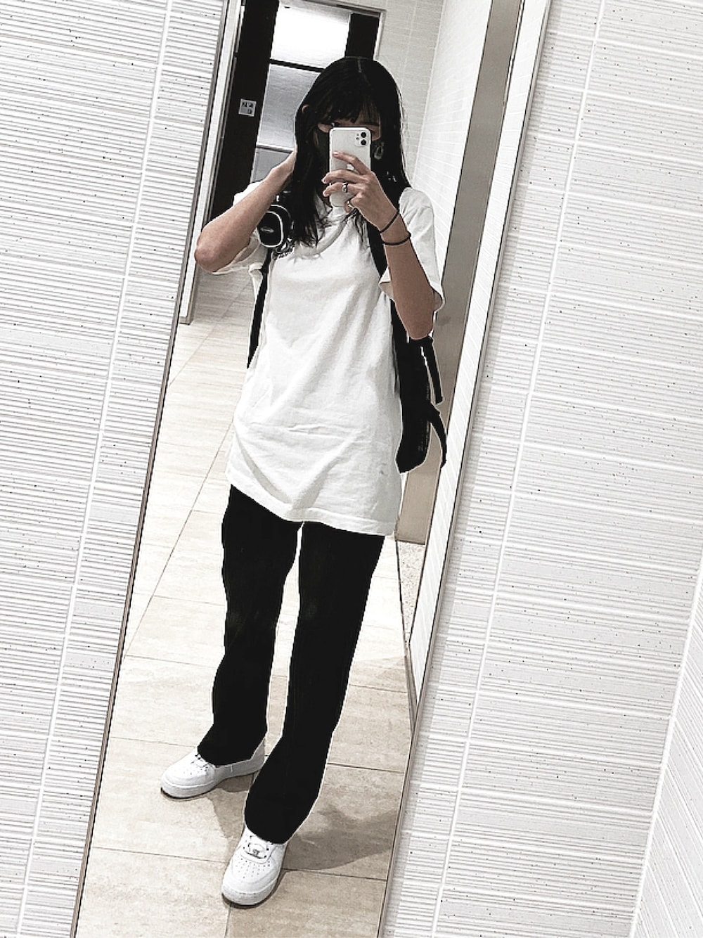 「シンプルコーデ、高身長女子、モノトーン、wearhalloween2020」｜「STUSSYのアイテム（シャツ/ブラウス、ホワイト系）」を使った、ritsuさん（レディース・169cm）の秋コーディネートの1枚目の写真