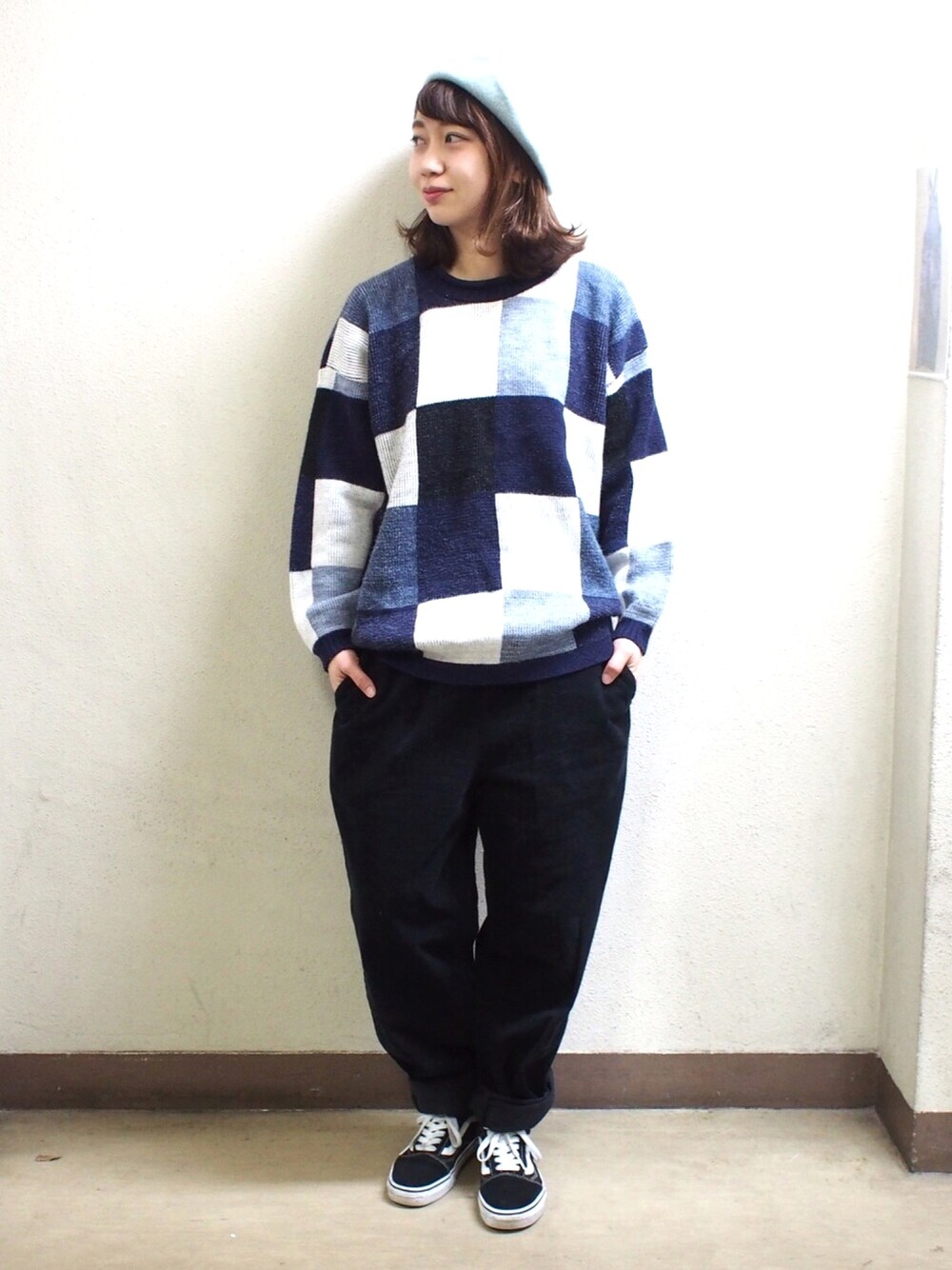 「古着、古着MIX、古着屋、used、used mix、コーデュロイ、コーデュロイパンツ、ベレー帽、ニット、スラックス」｜「lucentのアイテム（ニット/セーター、ブルー系）」を使った、LUCENTさん（レディース・158cm）の冬コーディネートの1枚目の写真