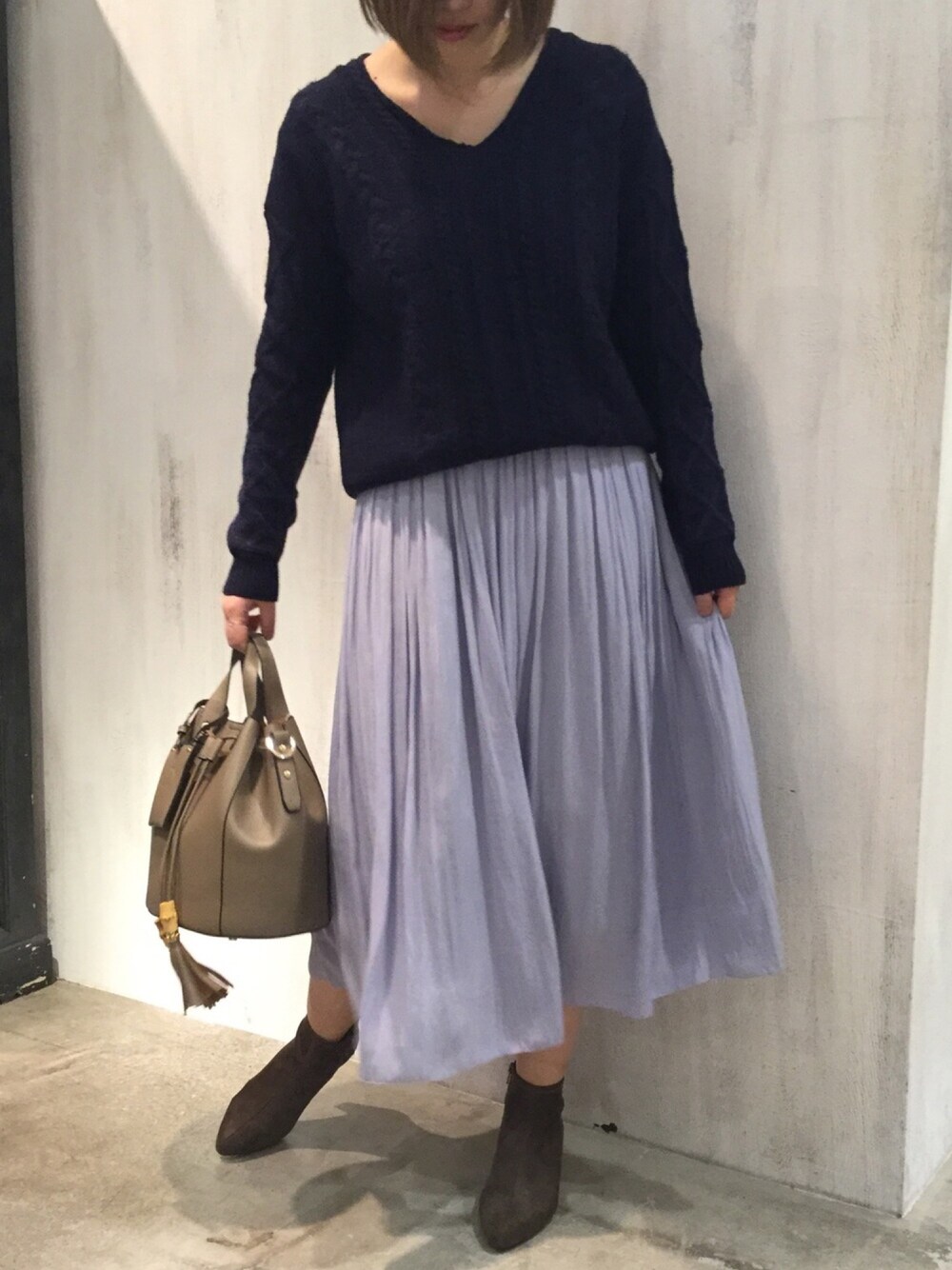 「シンプル、シンプルコーデ、キレイめ、きれいめカジュアル、大人ガーリー、ケーブルニット、ロング丈、ブーティ、ラベンダー、アンディコール」｜「un dix corsのミックスケーブルニット（ニット/セーター、ブルー系）」を使った、tammmさん（レディース・169cm）の冬コーディネートの1枚目の写真