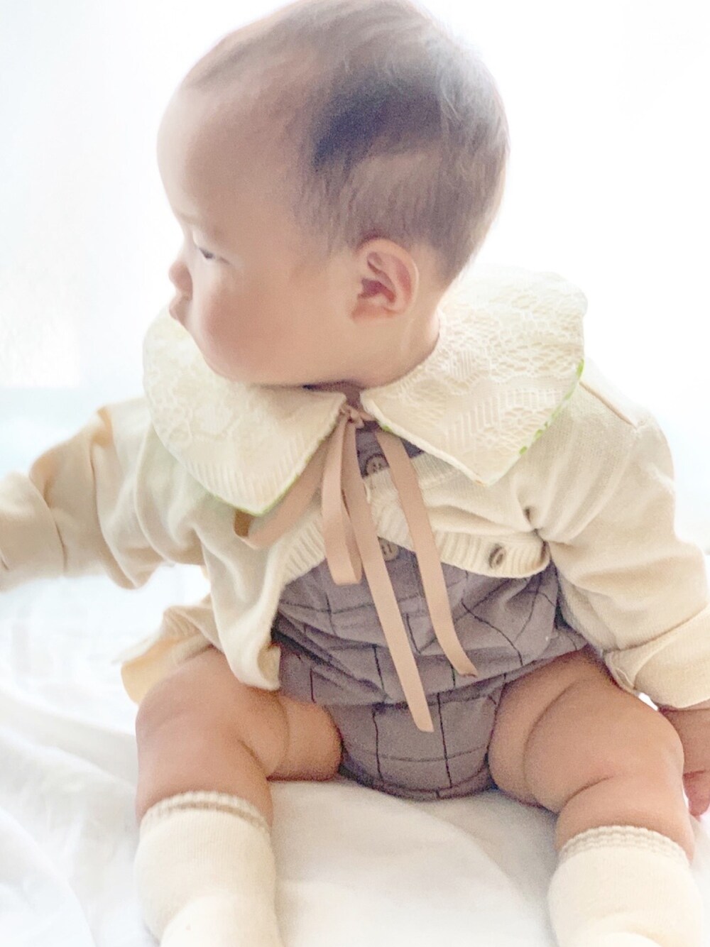 「むすこーで、男の子コーデ、ベビーコーデ、つけ襟、ハンドメイド、カーディガン、チェック、靴下、プチプラ」｜「Handmadeのアイテム（スタイ/よだれかけ、その他）」を使った、kuruさん（キッズ・70cm）の夏コーディネートの1枚目の写真