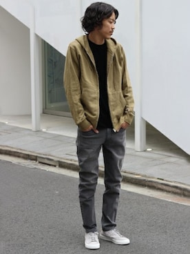 「アイテム（パーカー、グリーン系）」を使った、YUKIさん（メンズ・176cm）の冬コーディネート