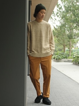 「クルーネックニット」｜「アイテム（スリッポン）」を使った、YUKIさん（メンズ・176cm）の秋コーディネート