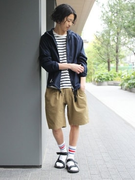 「アイテム（マウンテンパーカー、ブルー系）」を使った、YUKIさん（メンズ・176cm）の春コーディネート