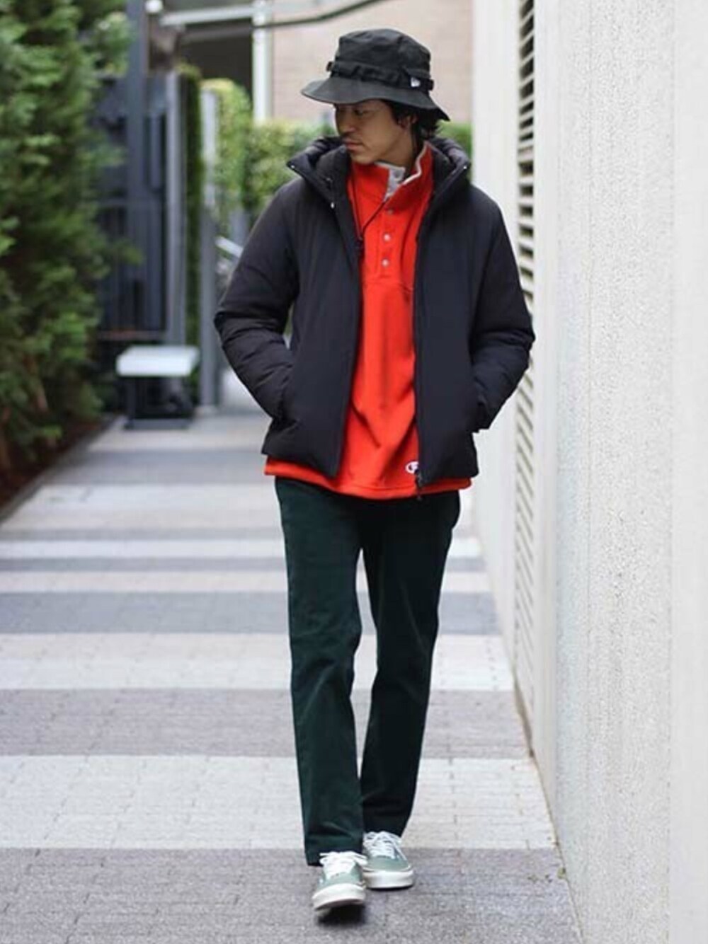 「カジュアル、シンプル、秋のコーデ、大人カジュアル、ラフ、シンプルコーデ、カジュアルコーデ、オトナカジュアル、秋コーデ、おしゃれさんと繋がりたい」｜「JOURNAL STANDARDの◆NYLON 4WAY ストレッチダウン　#（ダウンジャケット/コート、ブラック系）」を使った、YUKIさん（メンズ・176cm）の秋コーディネートの1枚目の写真