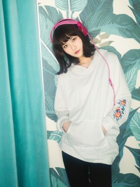 「GRL（グレイル）のアイテム（パーカー）」を使った、GRLグレイル_OFFICIALさん（レディース・166cm）の冬コーディネート