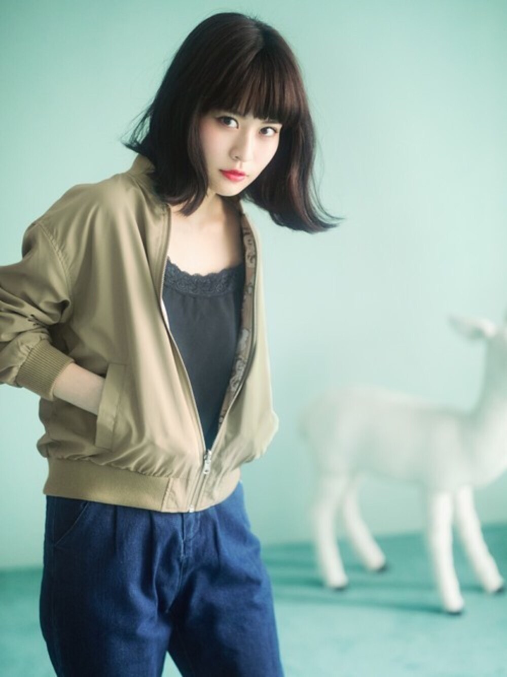 「ブルゾン、カジュアル、花柄、レース、プチプラ、キャミソール、ootd、春コーデ、GRL、グレイル」｜「GRLのレース付きランジェリーキャミソール（キャミソール、ブラック系）」を使った、GRLグレイル_OFFICIALさん（レディース・166cm）の冬コーディネートの1枚目の写真