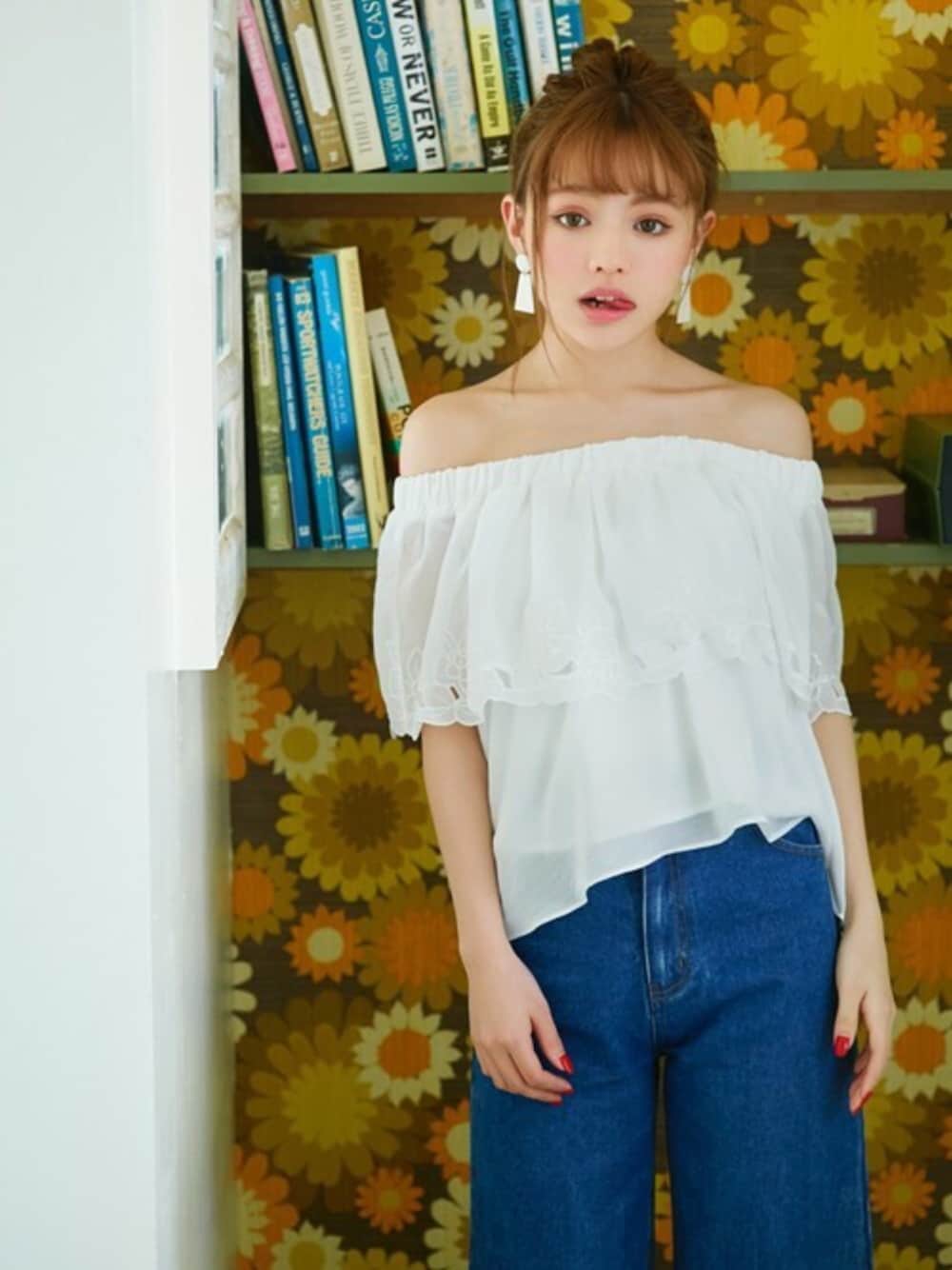 「ピアス、spring、プチプラ、ootd、GRL、グレイル、オトナカジュアル、オトナ女子、はるコーデ、ちぃぽぽ」｜「GRLのマーブルストーンデザインピアス（ピアス（両耳用）、ホワイト系）」を使った、GRLグレイル_OFFICIALさん（レディース・155cm）の春コーディネートの1枚目の写真
