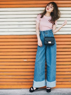 ロールアップワイドデニムパンツを使ったショップスタッフのレディース人気ファッションコーディネート Wear