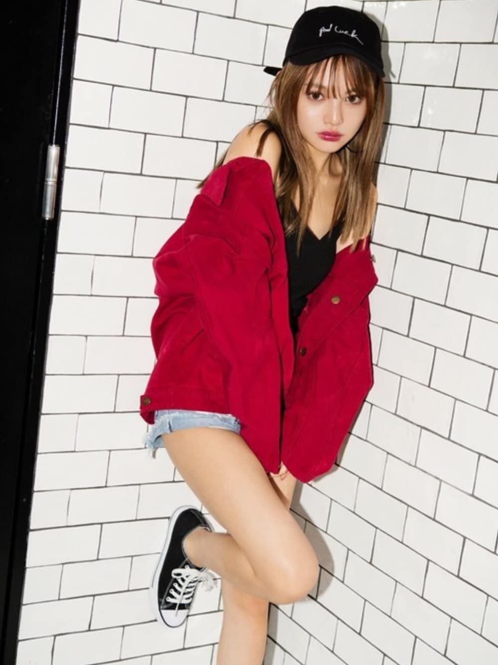 「ブルゾン、スニーカー、デニム、カジュアル、キャップ、ショートパンツ、オーバーサイズ、プチプラ、GRL、グレイル」｜「GRLのgood Luckロゴキャップ（キャップ、ブラック系）」を使った、GRLグレイル_OFFICIALさん（レディース・158cm）の夏コーディネートの1枚目の写真