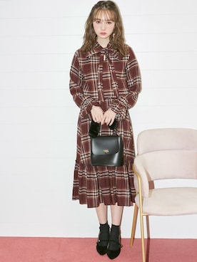 「アイテム（ゴールド系）」を使った、GRLグレイル_OFFICIALさん（レディース・161cm）の秋コーディネート