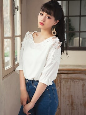 「アイテム（アクセサリー、グリーン系）」を使った、GRLグレイル_OFFICIALさん（レディース・160cm）の春コーディネート