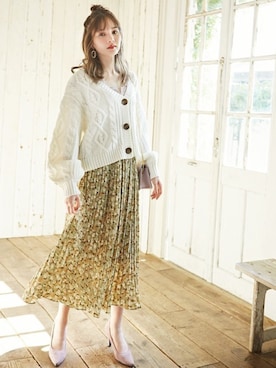 花柄プリーツスカートを使った人気ファッションコーディネート - WEAR