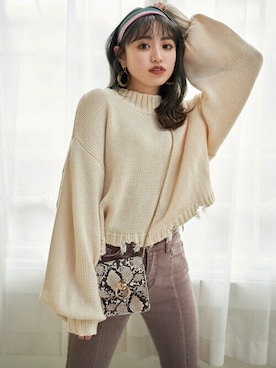 「アイテム（アクセサリー、グリーン系）」を使った、GRLグレイル_OFFICIALさん（レディース・157cm）の冬コーディネート