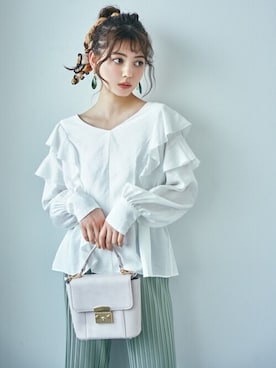 「アイテム（アクセサリー、グリーン系）」を使った、GRLグレイル_OFFICIALさん（レディース・163cm）の春コーディネート