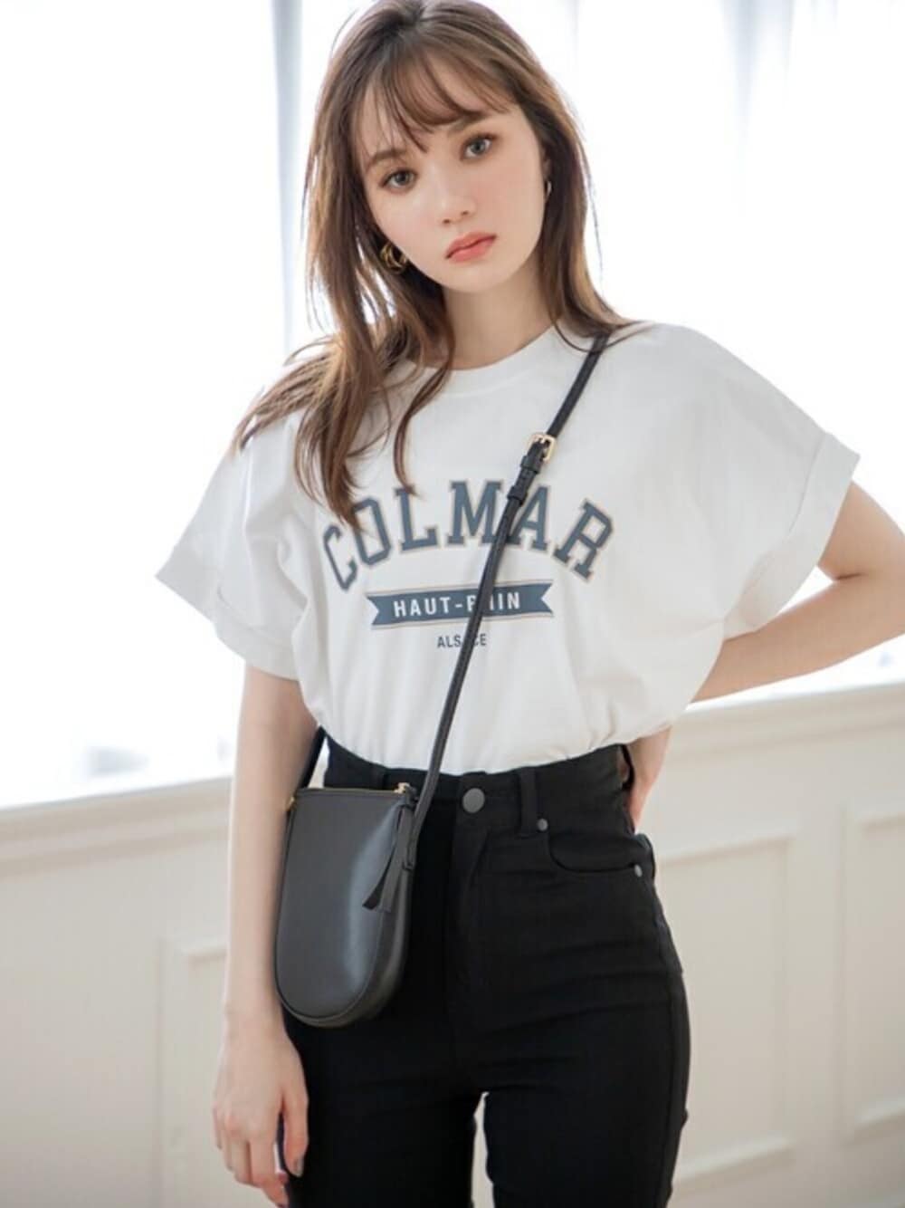 「ワンピース、ロゴT、ショルダーバッグ、大人カジュアル、プチプラ、フレアパンツ、夏コーデ、GRL、メッシュ、グレイル」｜「GRLの3連フープピアス（ピアス（両耳用）、ゴールド系）」を使った、GRLグレイル_OFFICIALさん（レディース・161cm）の夏コーディネートの1枚目の写真
