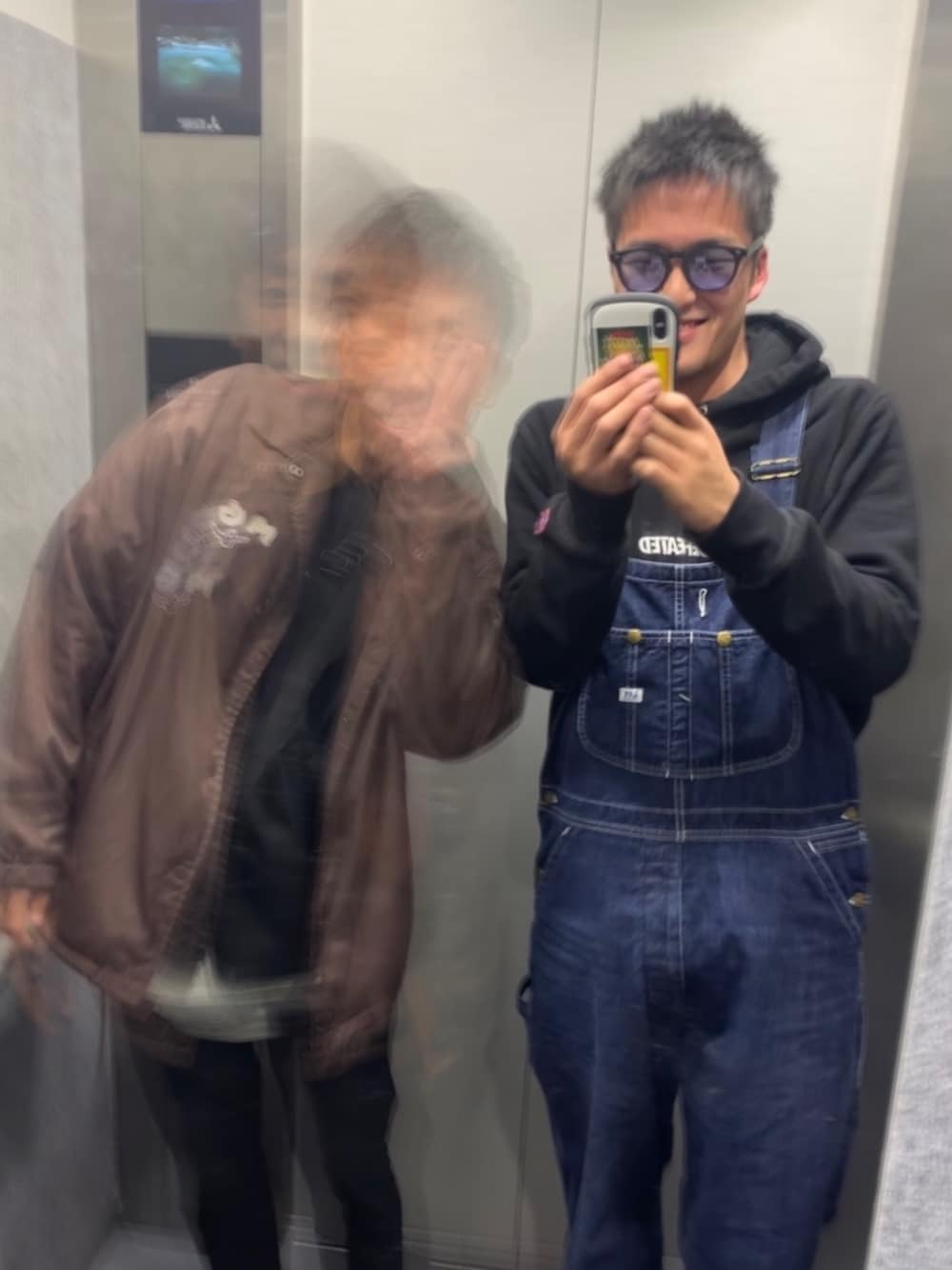 「UNDEFEATED のアイテム（パーカー、ブラック系）」を使った、梅干しは蜂蜜のやつさん（メンズ・179cm）の春コーディネートの1枚目の写真