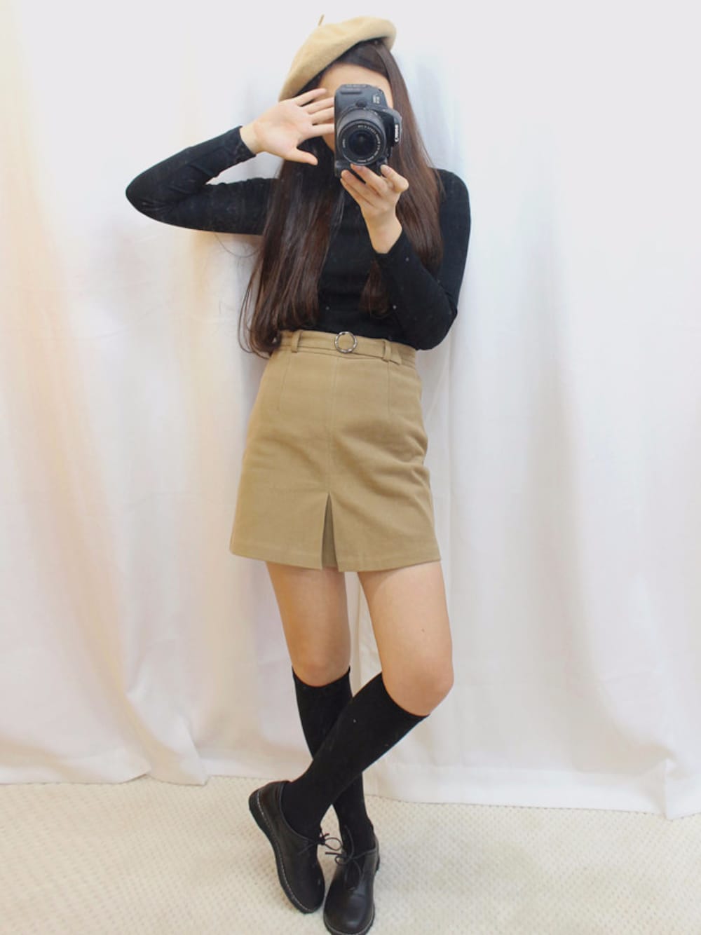 「スカート、カジュアル、シンプル、冬コーデ、プチプラ、ootd、winter、ラクチンコーデ、オールドミッキー、oldmickey」｜「OLDMICKEY のシンプルフロントスリットベルト付きコットンミニスカート(P000BJJA)（スカート、ベージュ系）」を使った、oldmickey_jpさん（レディース・162cm）の冬コーディネートの1枚目の写真