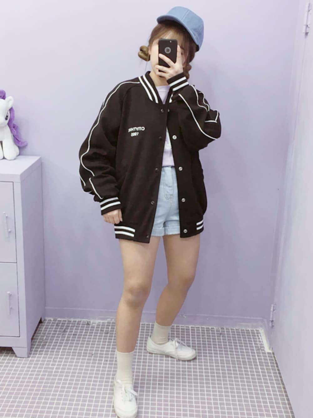 「スタジャン、カジュアル、シンプル、プチプラ、ootd、春コーデ、ラクチンコーデ、オールドミッキー、oldmickey」｜「OLDMICKEY のダブルラインボタンダウンスタジアムジャケット(P000BKBZ)（スタジャン、ブラック系）」を使った、oldmickey_jpさん（レディース・154cm）の春コーディネートの1枚目の写真