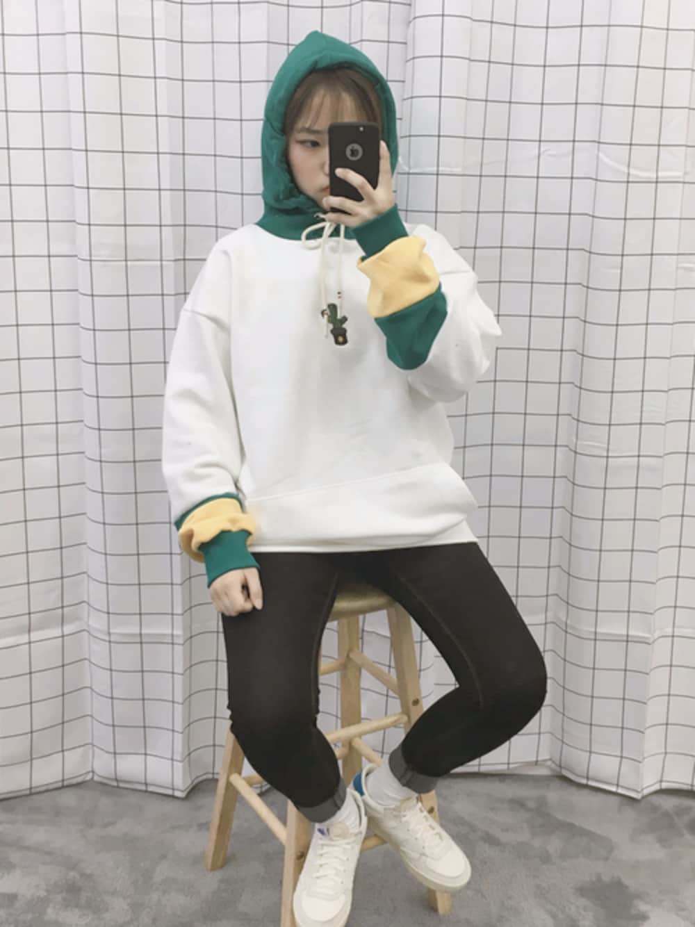 「スウェット、カジュアル、シンプル、パーカー、プチプラ、春コーデ、ラクチンコーデ、韓国ファッション、oldmickey」｜「OLDMICKEY のサボテン刺繡配色パーカー(P000BKCN)（パーカー、グリーン系）」を使った、oldmickey_jpさん（レディース・160cm）の春コーディネートの1枚目の写真