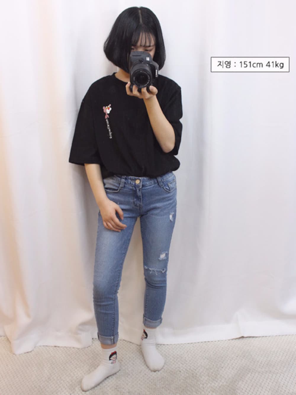 「デニム、カジュアル、シンプル、デニムパンツ、プチプラ、パンツスタイル、春コーデ、ラクチンコーデ、オールドミッキー、oldmickey」｜「OLDMICKEY のクラッシュニーウォッシングデニムパンツ(P000BKNO)（デニムパンツ、ブルー系）」を使った、oldmickey_jpさん（レディース・151cm）の春コーディネートの1枚目の写真
