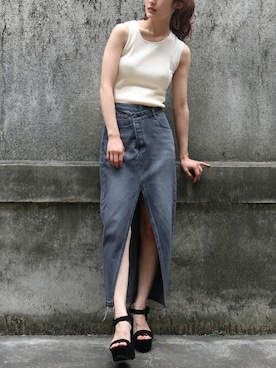 「Avvenente（アベネンテ）のアイテム（ニット/セーター）」を使った、Avvenente staffさん（レディース・160cm）の夏コーディネート