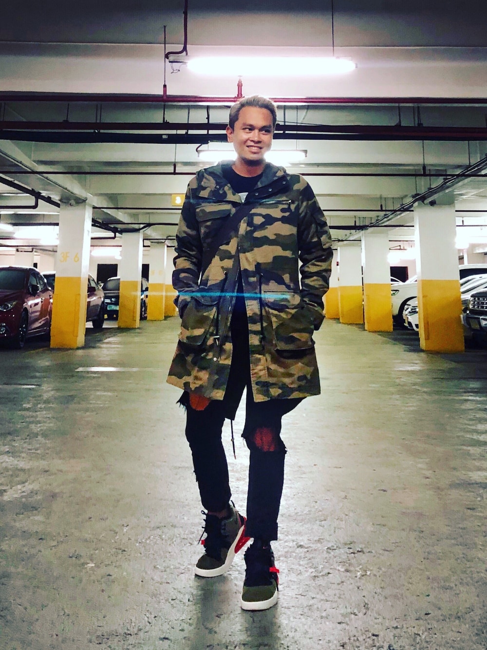 「camouflage、camo」｜「H&Mのアイテム（マウンテンパーカー、グリーン系）」を使った、Chuck Moresさん（メンズ・175cm）の秋コーディネートの1枚目の写真