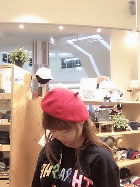 「アイテム（ハンチング/ベレー帽、レッド系）」を使った、14+ イオンモールりんくう泉南店 スタッフさん（レディース・150cm）の秋コーディネート