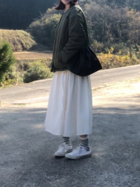 「白スカート」｜「アイテム（ノーカラージャケット）」を使った、mさん（レディース・164cm）の冬コーディネート