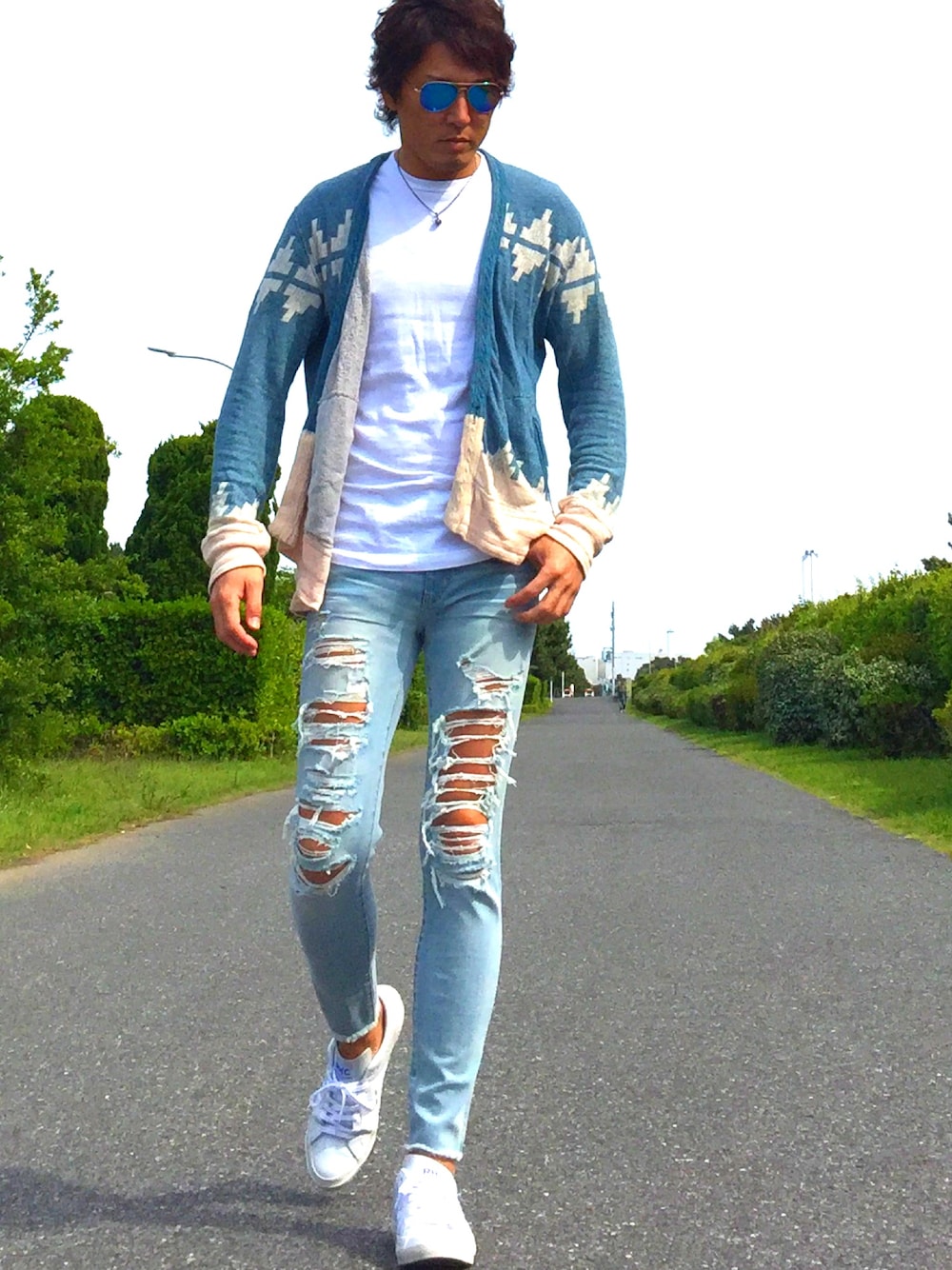 「REMI RELIEF、Ron Herman、DEAL DESIGN、American Eagle、RHC、ネイティブ、クラッシュデニム、ロンハーマン、サーフ、california」｜「REMI RELIEFのアイテム（カーディガン/ボレロ、ブルー系）」を使った、MA-KUNさん（メンズ・184cm）の春コーディネートの1枚目の写真