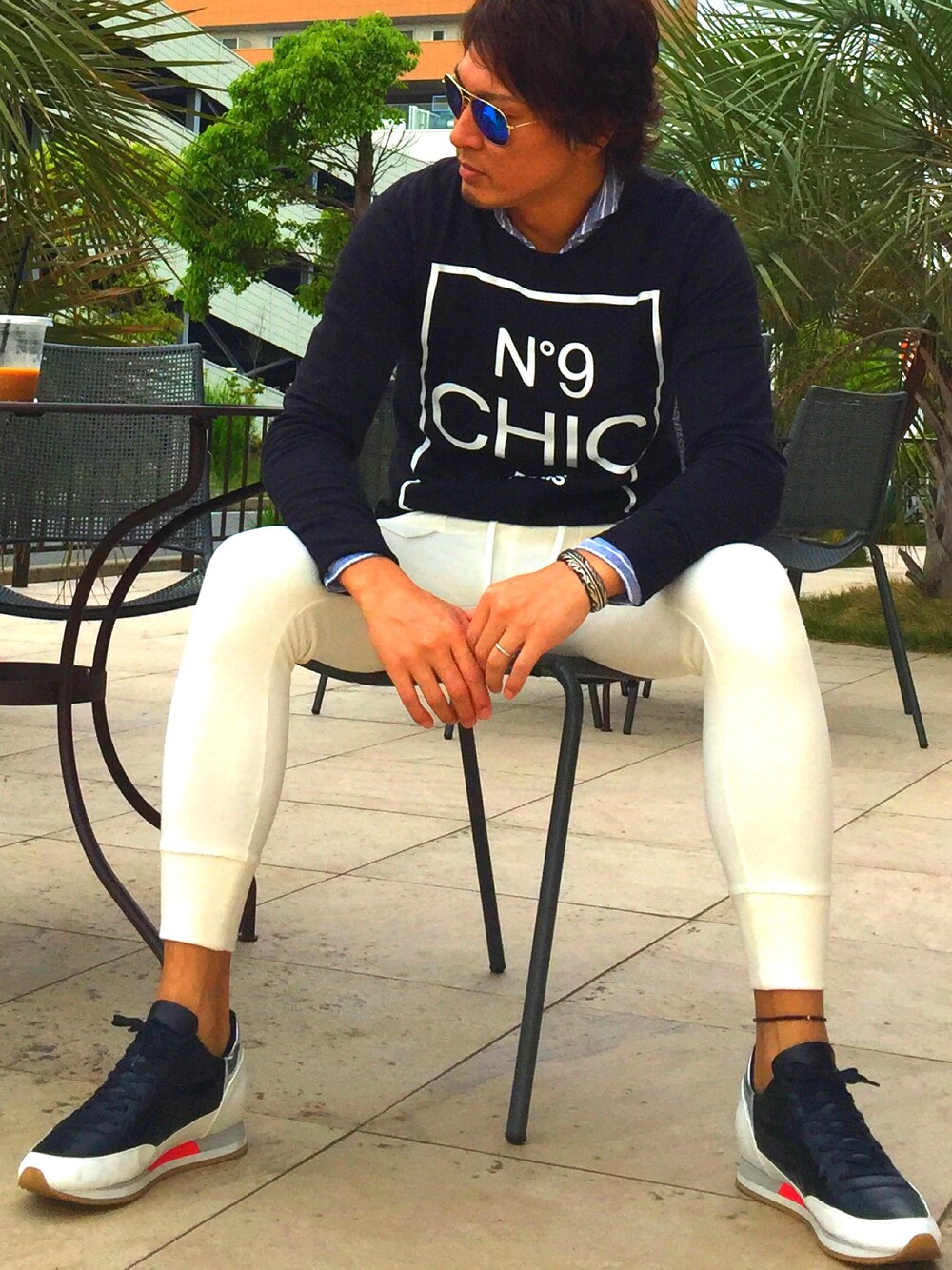 「nocommentparis、ray ban、GU、Philippe model、ロンT、白スウェット、サーフ、SURF、カリフォルニア、california」｜「NO COMMENT PARISのアイテム（Tシャツ/カットソー、ブラック系）」を使った、MA-KUNさん（メンズ・184cm）の夏コーディネートの1枚目の写真