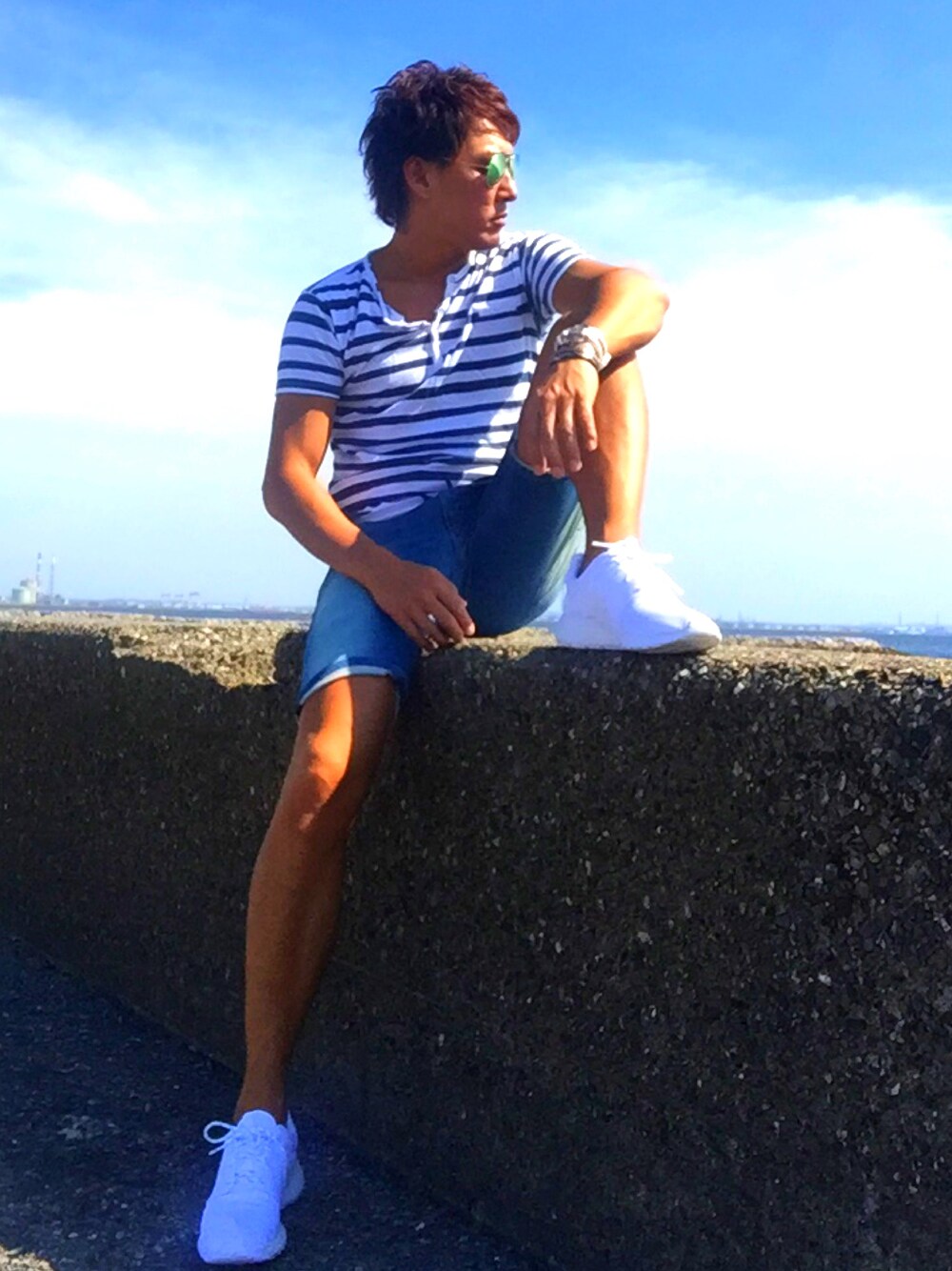 「ray ban、a deep、Bershka、NIKE、GUCCI、サーフ、SURF、カリフォルニア、california、海辺」｜「Ray-BanのRay-Ban aviator sunglasses（サングラス、ブルー系）」を使った、MA-KUNさん（メンズ・184cm）の夏コーディネートの1枚目の写真