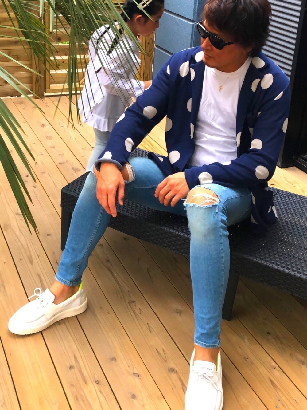 「EFFECTOR、Ron Herman、ロンハーマン、ニットジャケット、ドット、ジャケット、クロスネックレス、ネイビー×ホワイト、ZARA MAN、イタリア」｜「EFFECTORのアイテム（サングラス、ブラック系）」を使った、MA-KUNさん（メンズ・184cm）の夏コーディネートの1枚目の写真