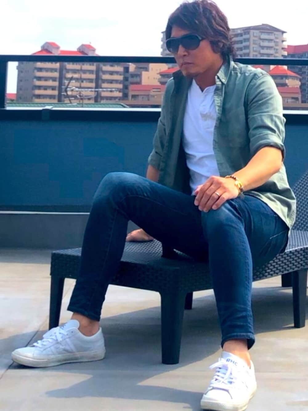 「asos、RHC、ロンハーマン、Ron Herman、RonHerman、カリフォルニア、california、カーキシャツ、レザースニーカー、ヘンリーネックＴシャツ」｜「asosのアイテム（シャツ/ブラウス、グリーン系）」を使った、MA-KUNさん（メンズ・184cm）の春コーディネートの1枚目の写真