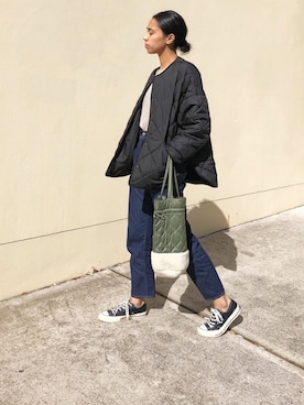 「CONVERSE（コンバース）のCONVERSE コンバース オール スター オックス / ALL STAR OX(BLACK) 32160321（スニーカー）」を使った、Jackie Pettittさん（レディース・170cm・20代）の春コーディネート