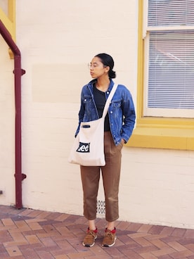 「ACNE（アクネ）のアイテム（ジャケット/アウター）」を使った、Jackie Pettittさん（レディース・170cm）の春コーディネート