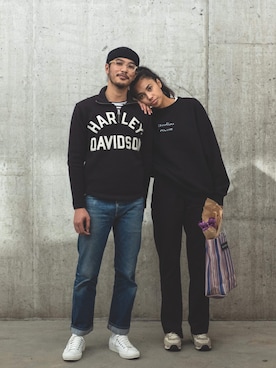 「ACNE（アクネ）のアイテム（トップス）」を使った、Jackie Pettittさん（レディース・170cm）の夏コーディネート