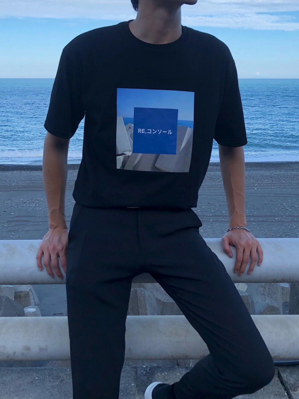 「rmenのアイテム（Tシャツ/カットソー、ブラック系）」を使った、Tiiinさん（メンズ・181cm）の夏コーディネートの1枚目の写真