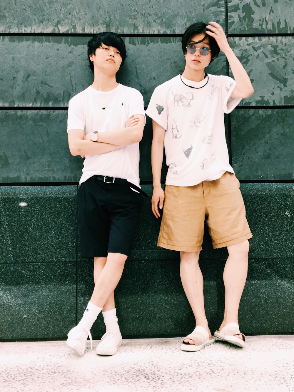 「白Tシャツ、ショートパンツ、ショーツ、シンプル、シンプルコーデ、白スニーカー、コンバース、converse、ジャックパーセル、アクセサリー」｜「POLO RALPH LAURENのカスタムフィット コットン Tシャツ（Tシャツ/カットソー、ホワイト系）」を使った、ダイドウフミヤさん（メンズ・180cm）の夏コーディネートの1枚目の写真