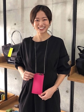 「ITTI（イッチ）のアイテム（アクセサリー）」を使った、海弘さん（レディース・156cm）の秋コーディネート