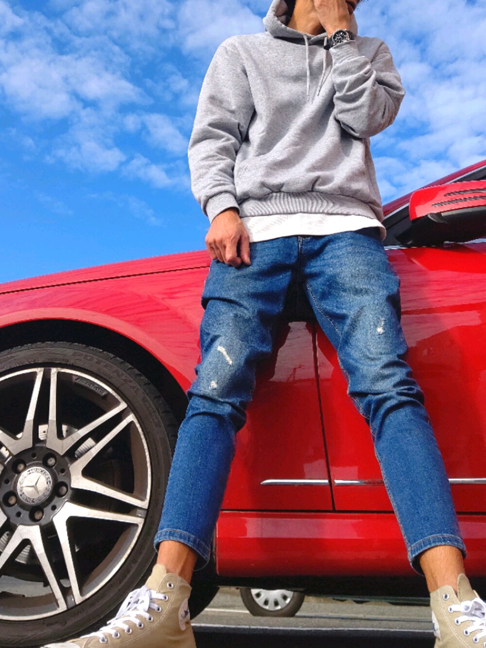 「秋冬コーデ、スニーカー、シンプルスタイル、パーカー、デニムパンツ、スキニー、ZARA、オトナカジュアル、休日スタイル、コンバース」｜「ZARAのアイテム（デニムパンツ、ブルー系）」を使った、tubayuriさん（メンズ・183cm）の秋コーディネートの1枚目の写真