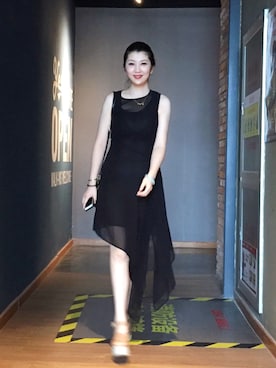 「Alexander McQueen（アレキサンダーマックイーン）のアイテム（ワンピース/ドレス）」を使った、Eric McCoyさん（レディース・167cm）の夏コーディネート