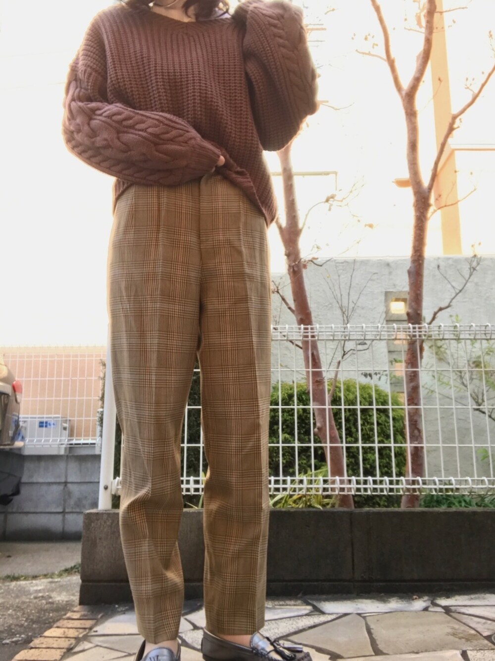 「カジュアル、おしゃれさんと繋がりたい、ootd、ゆるコーデ、who's who chico、ミネトンカ、ブルックスブラザーズ」｜「BROOKS BROTHERSのアイテム（シャツ/ブラウス、ホワイト系）」を使った、rioさん（レディース・165cm）の冬コーディネートの1枚目の写真