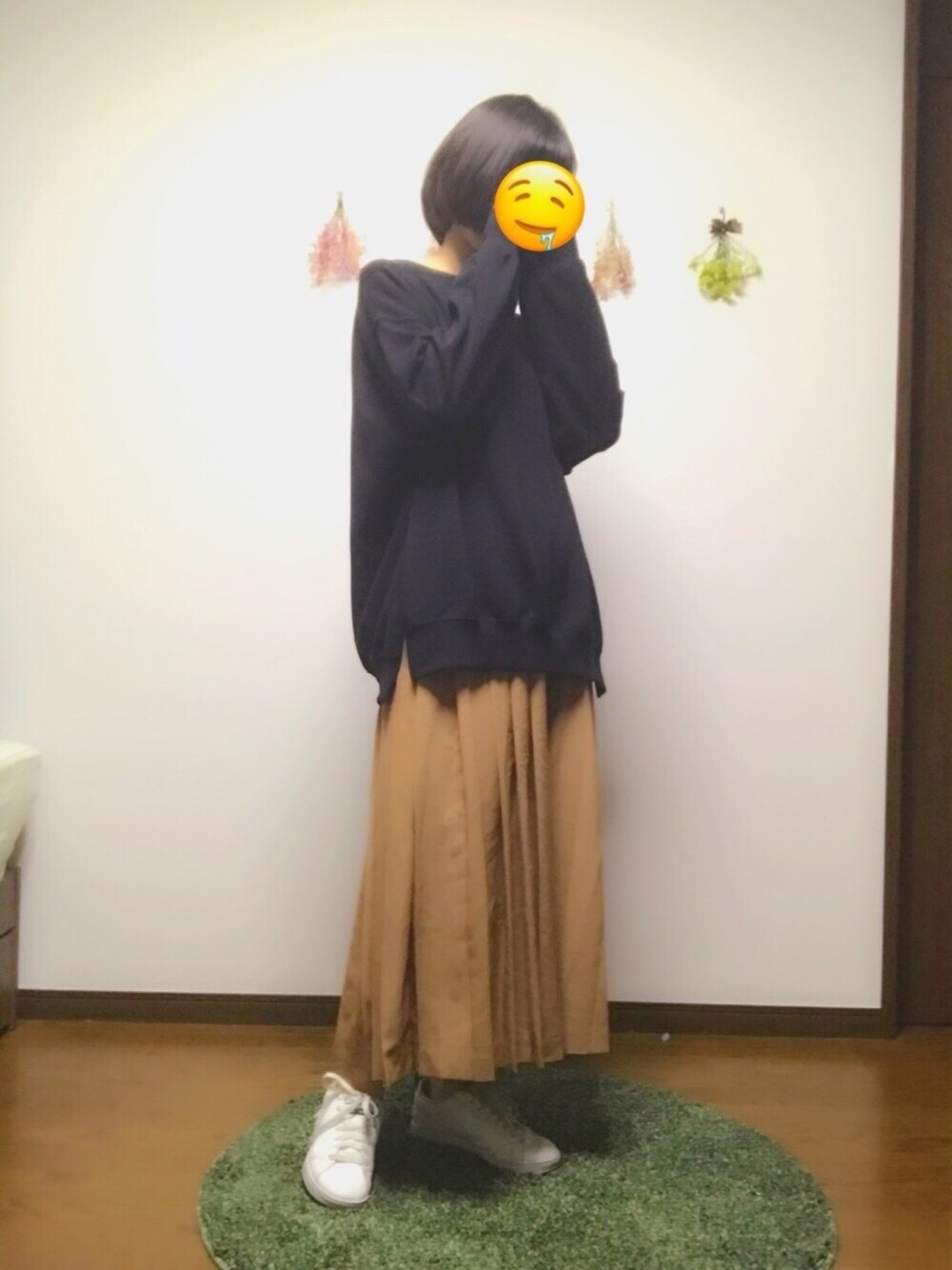「プチプラ、スカーチョ、シンプルコーデ、ブラック、スニーカー」｜「GUのサイドスリットトレーナー（トップス、ブラック系）」を使った、お    か   も   とさん（レディース・165cm）の夏コーディネートの1枚目の写真