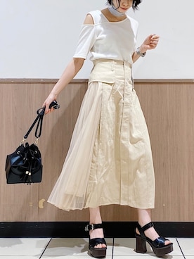 「アシンメトリー」｜「アイテム（財布/小物）」を使った、uemiさん（レディース・163cm）の春コーディネート
