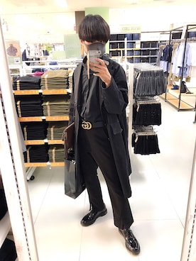 「オールブラックコーデ」｜「アイテム（トレンチコート）」を使った、せいじゅさん（メンズ・171cm）の春コーディネート