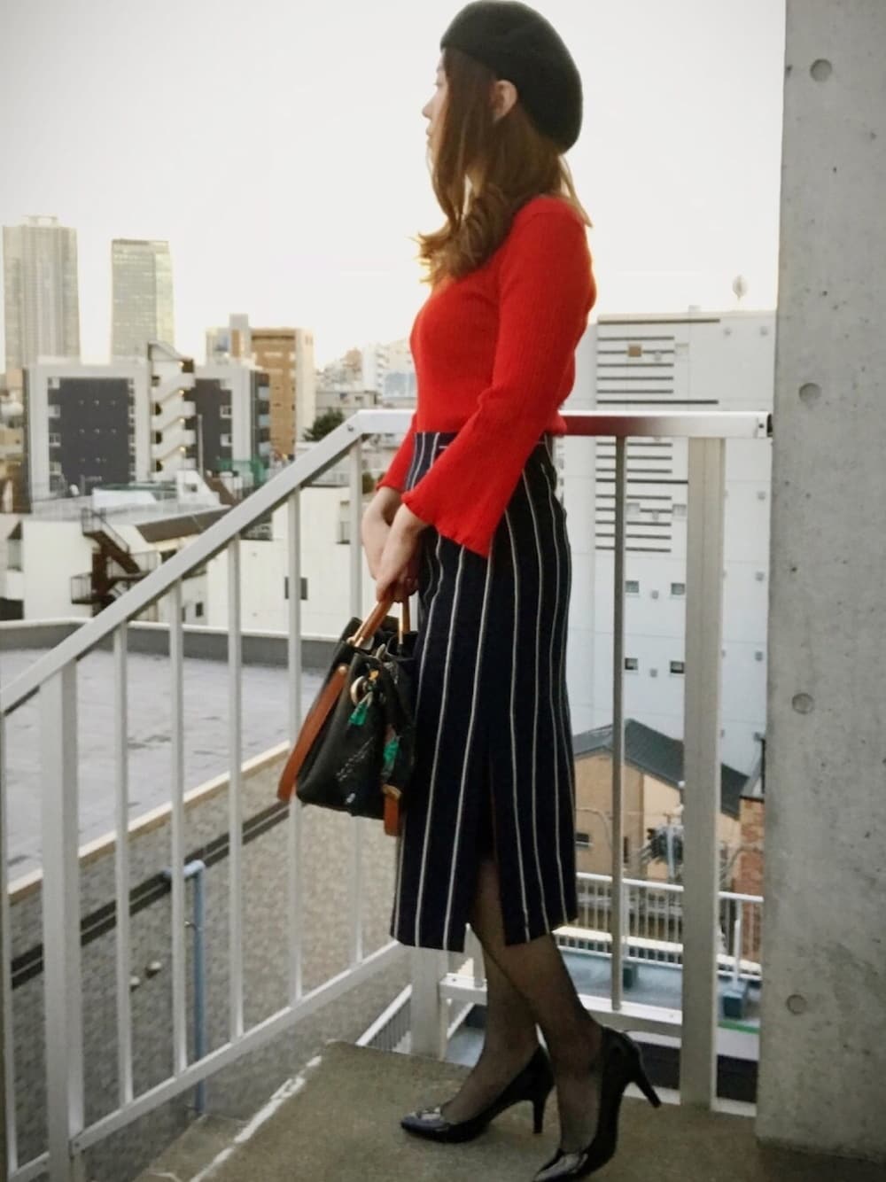 「ニット、秋冬コーデ、シンプルコーデ、オトナ女子、キレイめ、オトナガーリー、ベレー帽、タイトスカート、ZARA、赤ニット」｜「And Coutureのアイテム（ニット/セーター、レッド系）」を使った、ちぃーさん（レディース・161cm）の秋コーディネートの1枚目の写真